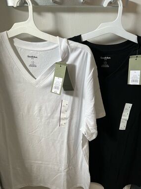 Goodfellow & Co Men’s V-Neck T-Shirts - White and Black 2 t shirt set size XL